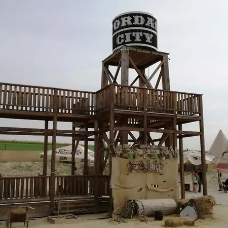 Western House Panzió Tordas