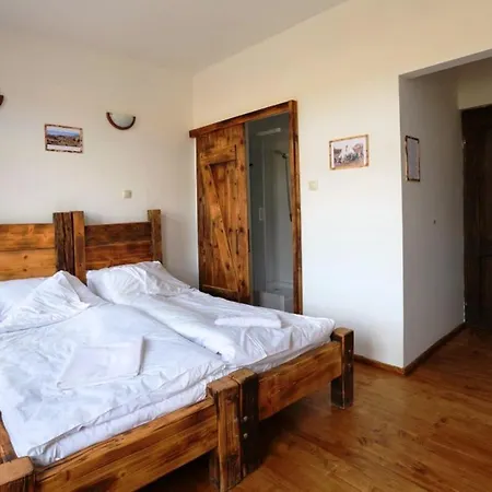 Western House Panzió