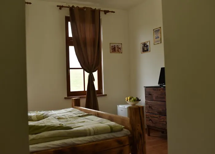 Western House Bed & Breakfast Tordas